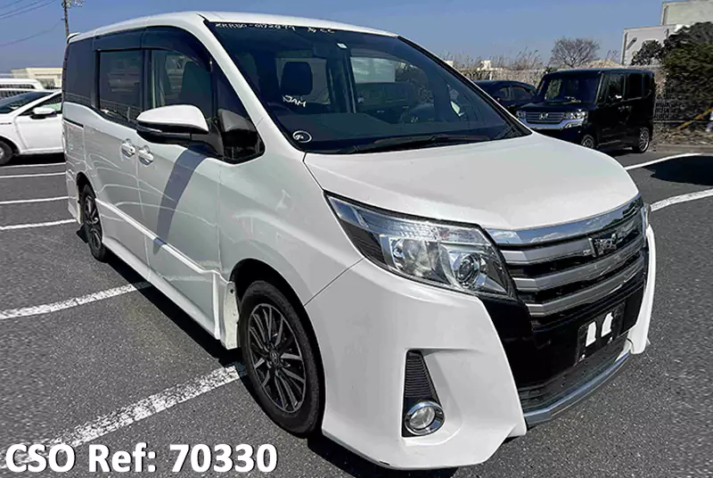 Toyota / Noah 2015